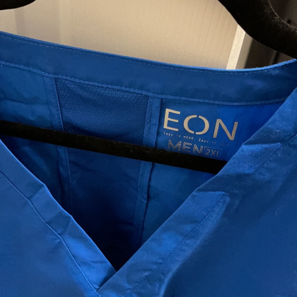 MEN'S SCRUB TOP - Picture 3 of 5